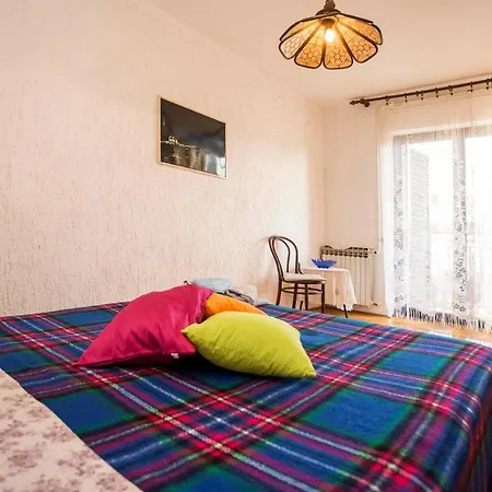 Yellow 721 Apartment *