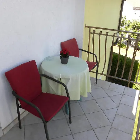 Yellow 721 Apartment