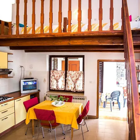 Yellow 721 Apartment Rovinj