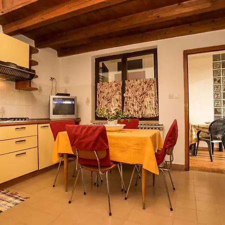 Yellow 721 Apartment Rovinj