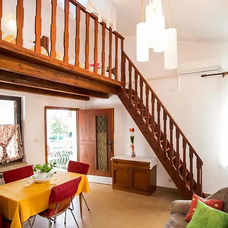 Apartment Yellow 721
