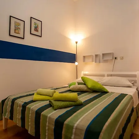 Apartment Yellow 721