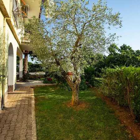 Yellow 721 Apartment Rovinj