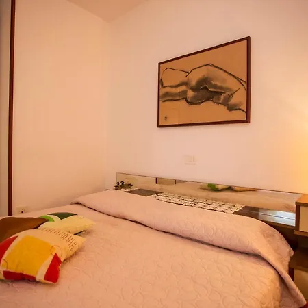 Apartment Yellow 721