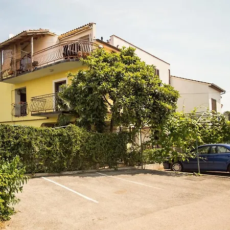 Apartment Yellow 721 Rovinj